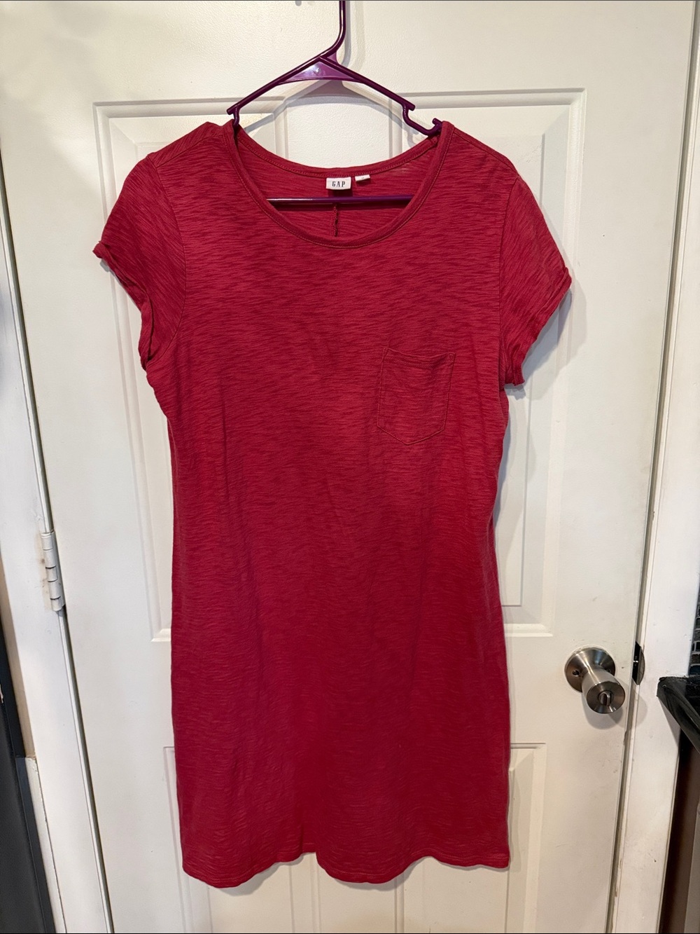 GAP Short Sleeve Pocket T-Shirt Dress - Heathered Raspberry. Size medium.